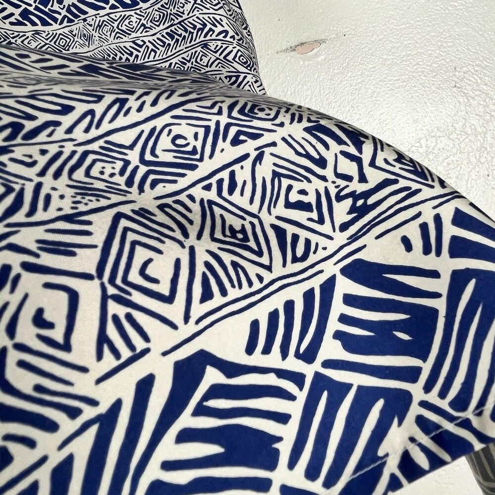 Bogari Woman 100% Silk Sleeveless Tunic Top Blue White Tribal Print Size 24W - Picture 12 of 13